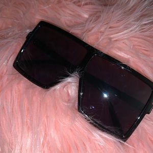 “ Bomb Bee “ shades